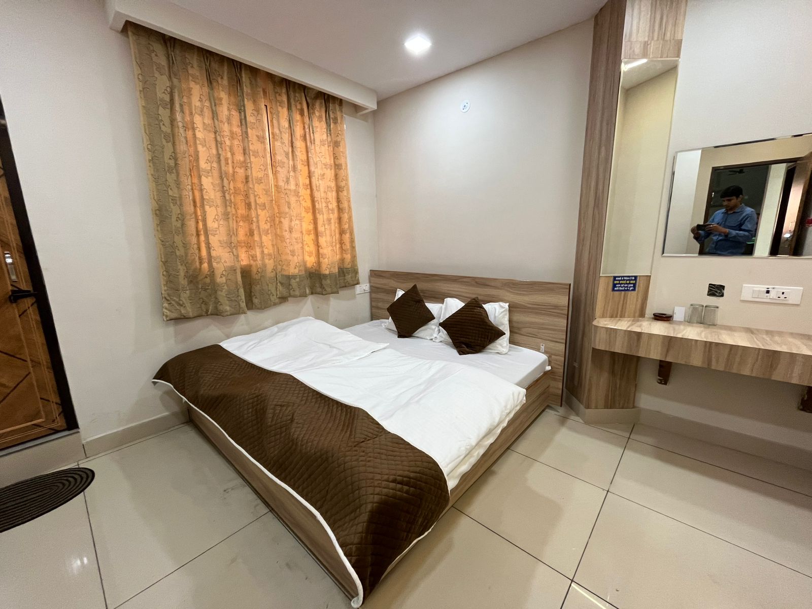The HOTEL PRAKASH